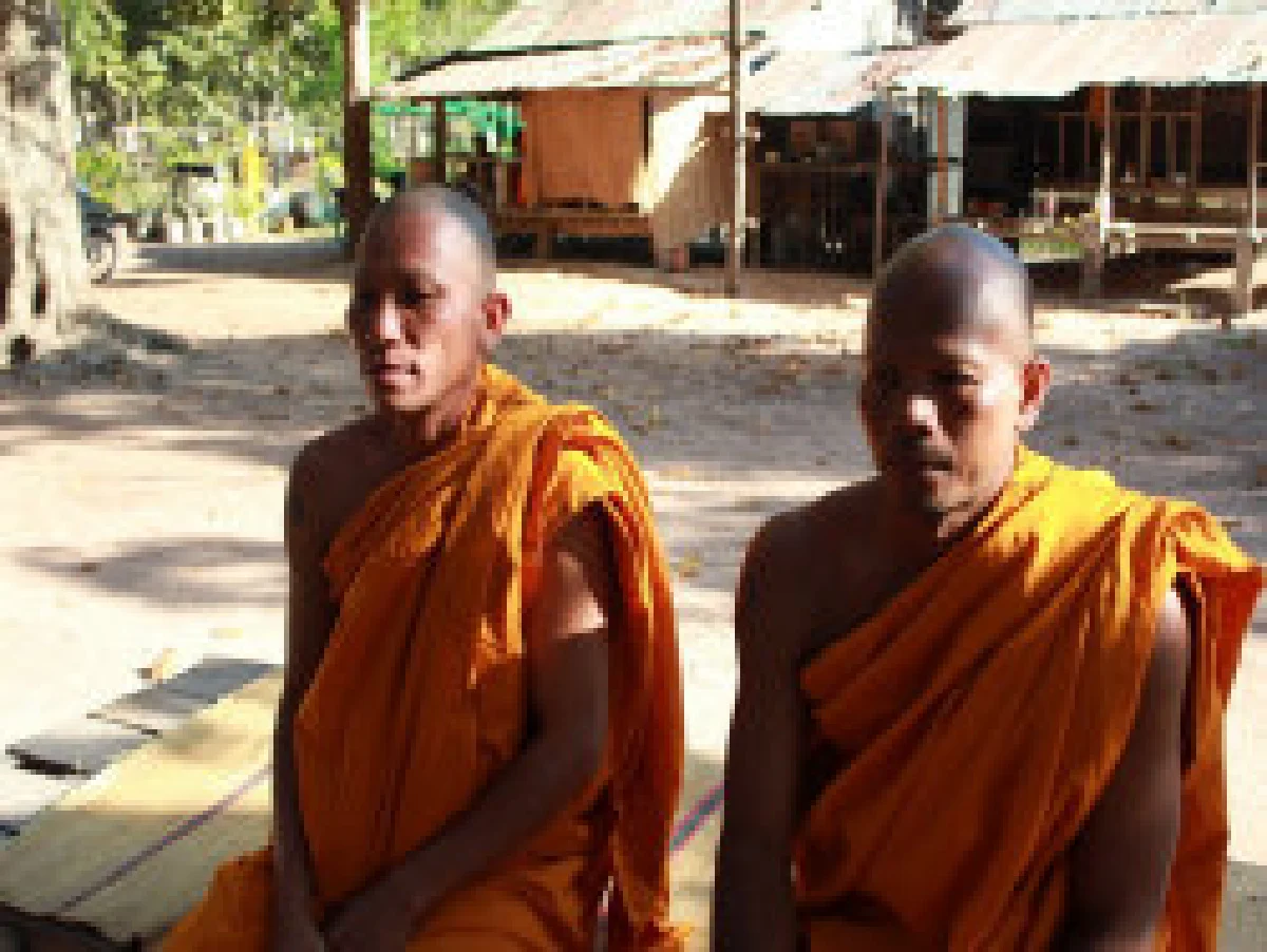 พระสงฆ์ไทยเผยติดคุกเขมรอยู่ลำบาก-อาหารการกินแย่