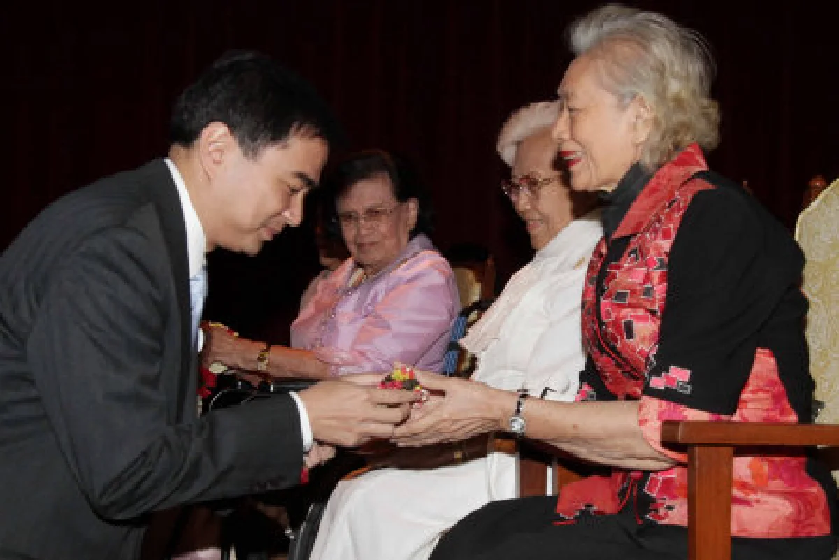 นายกฯคารวะครูปูชนียาจารย์