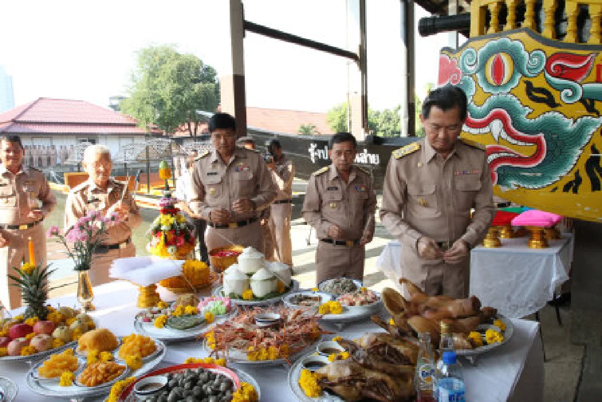 เตรียมงานพระราชพิธีถวายผ้าพระกฐิน