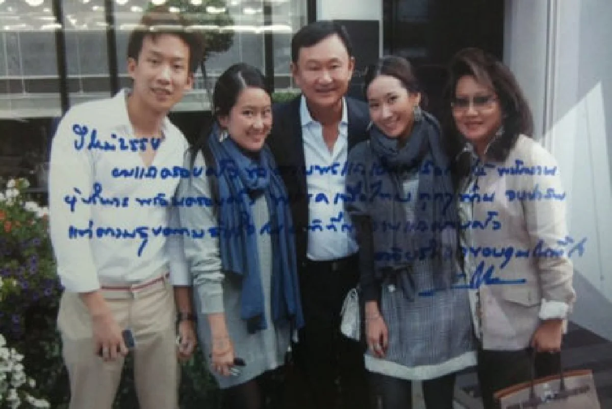 ทักษิณ-พจมานส่งส.ค.ส.ให้เพื่อไทย