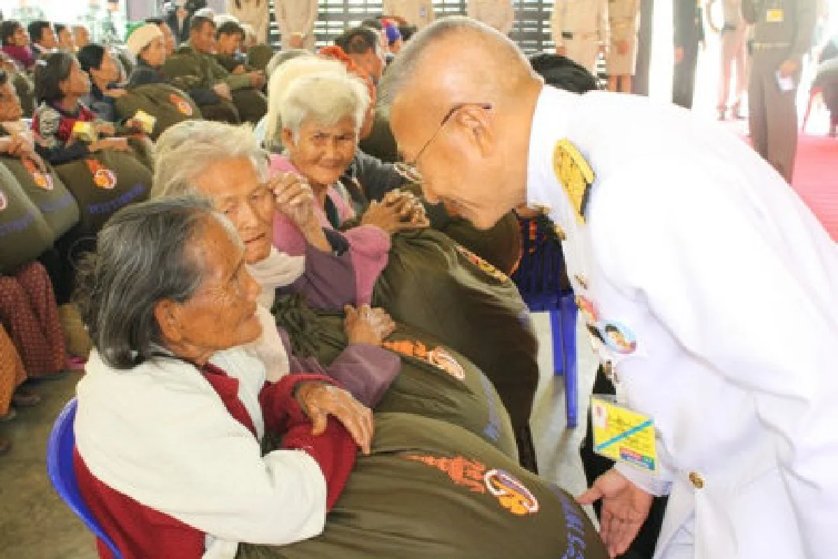 พระบรมพระราชทานเครื่องกันหนาว
