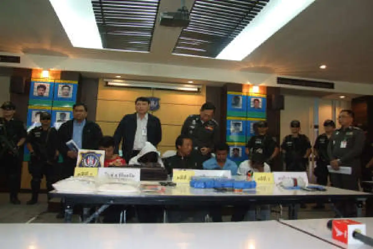 ปส.รวบมาเลย์ขนยาไอซ์คาสนามบิน