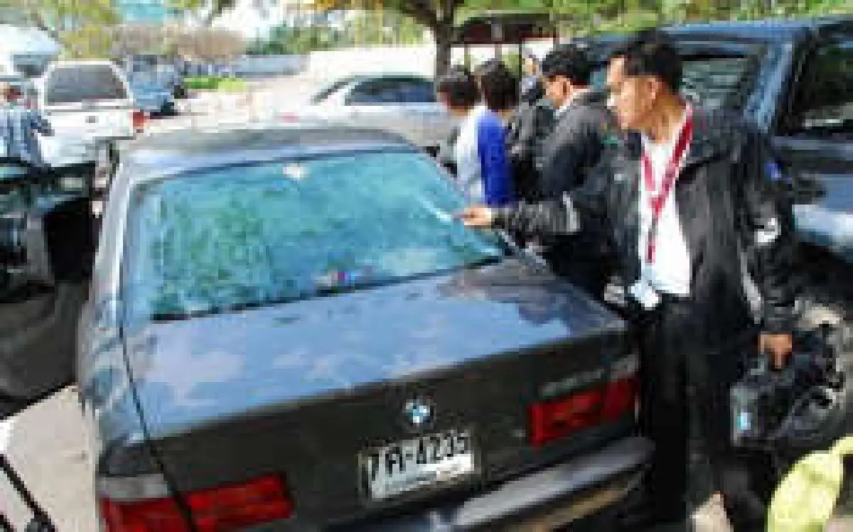 เร่งล่ามือยิงรถกัปตันบินไทยกลางถนน