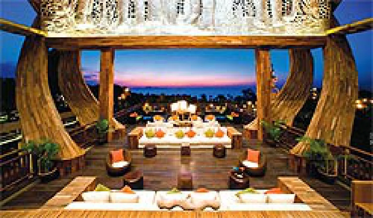 ความสนุกแห่งเดอะ ลอสต์ เวิลด์ เซ็นทารา แกรนด์ มิราจ บีชรี สอร์ท พัทยา