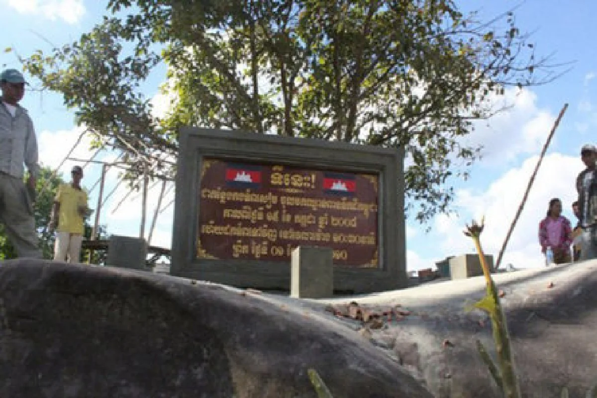 นายกฯสั่งรื้อป้ายเขมร