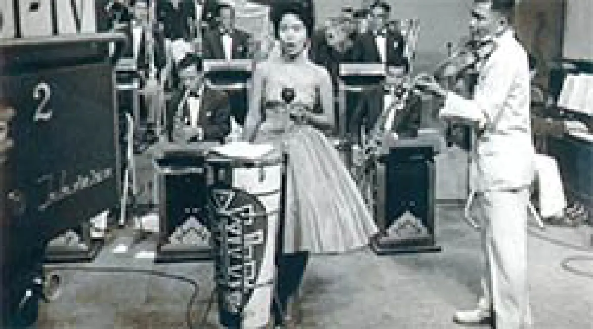 กว่าจะรัก... สุนทราภรณ์