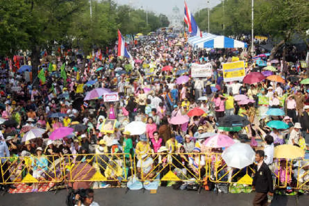 พธม.ลั่นปักหลักยืดเยื้อ-ไม่เจรจารัฐ