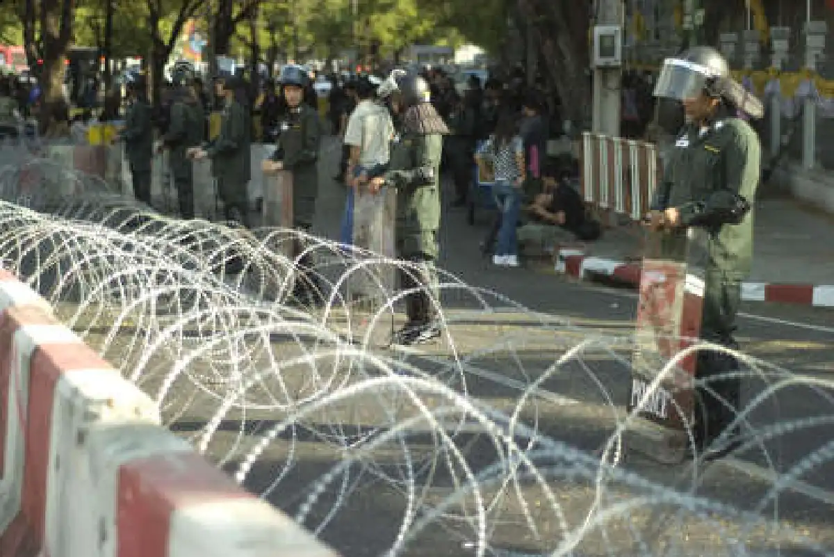 ตำรวจตรึงเข้มทำเนียบ-สภา