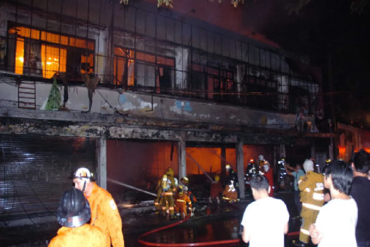 ไฟไหม้ร้านเฟอร์นิเจอร์วอด7คูหา