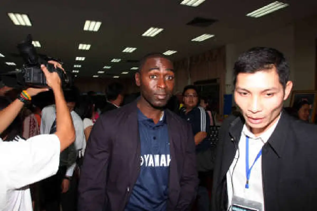 นักเตะพรีเมียร์ลีกลงนามถวายพระพร