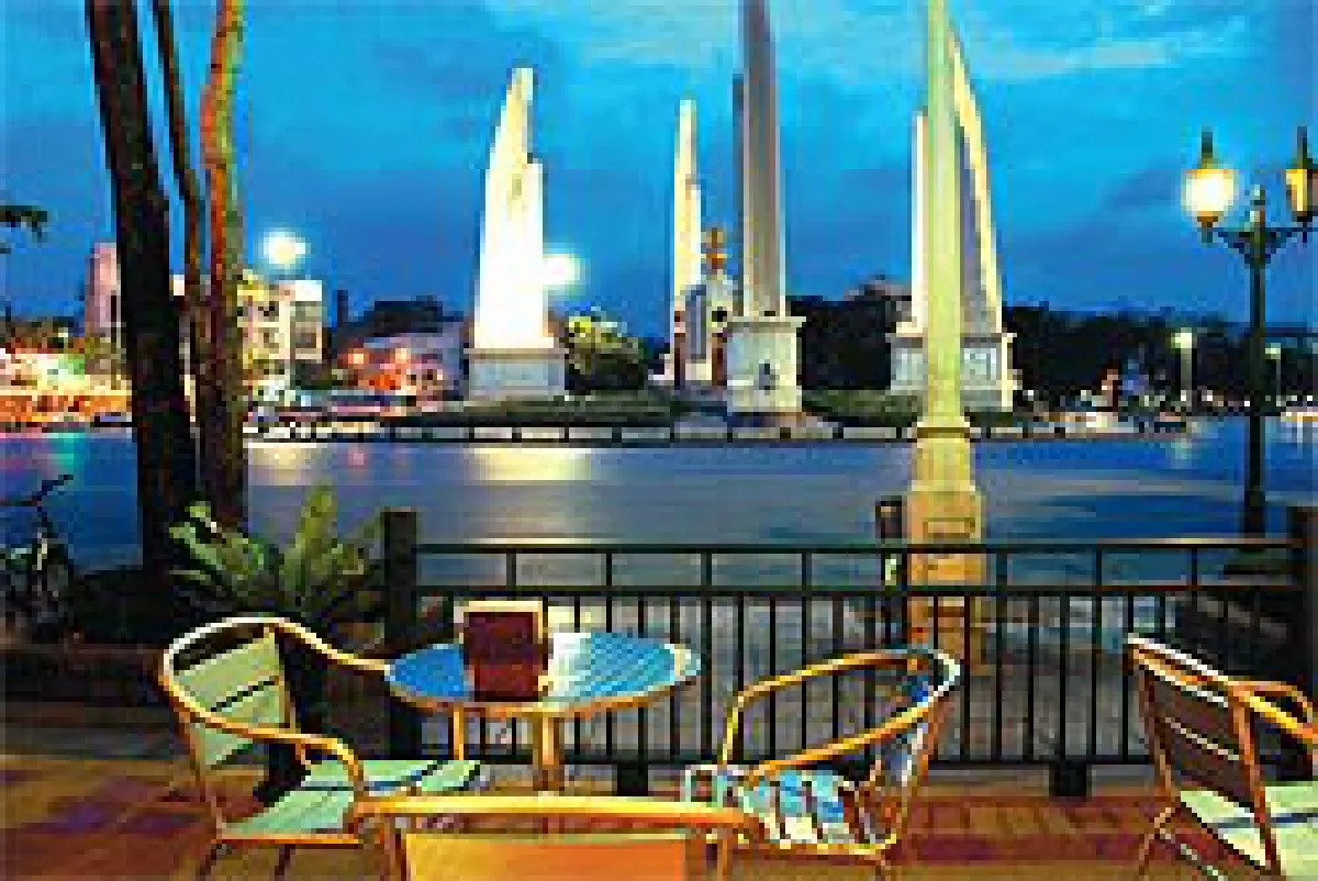 ไซด์วอร์ค คาเฟ่ ราชดำเนิน