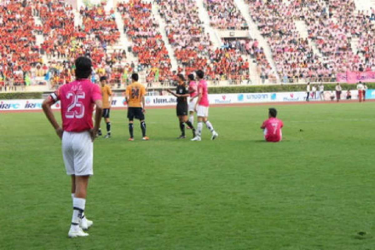 จุฬาฯอัดมธ.3-1ซิวถ้วยบอลประเพณี