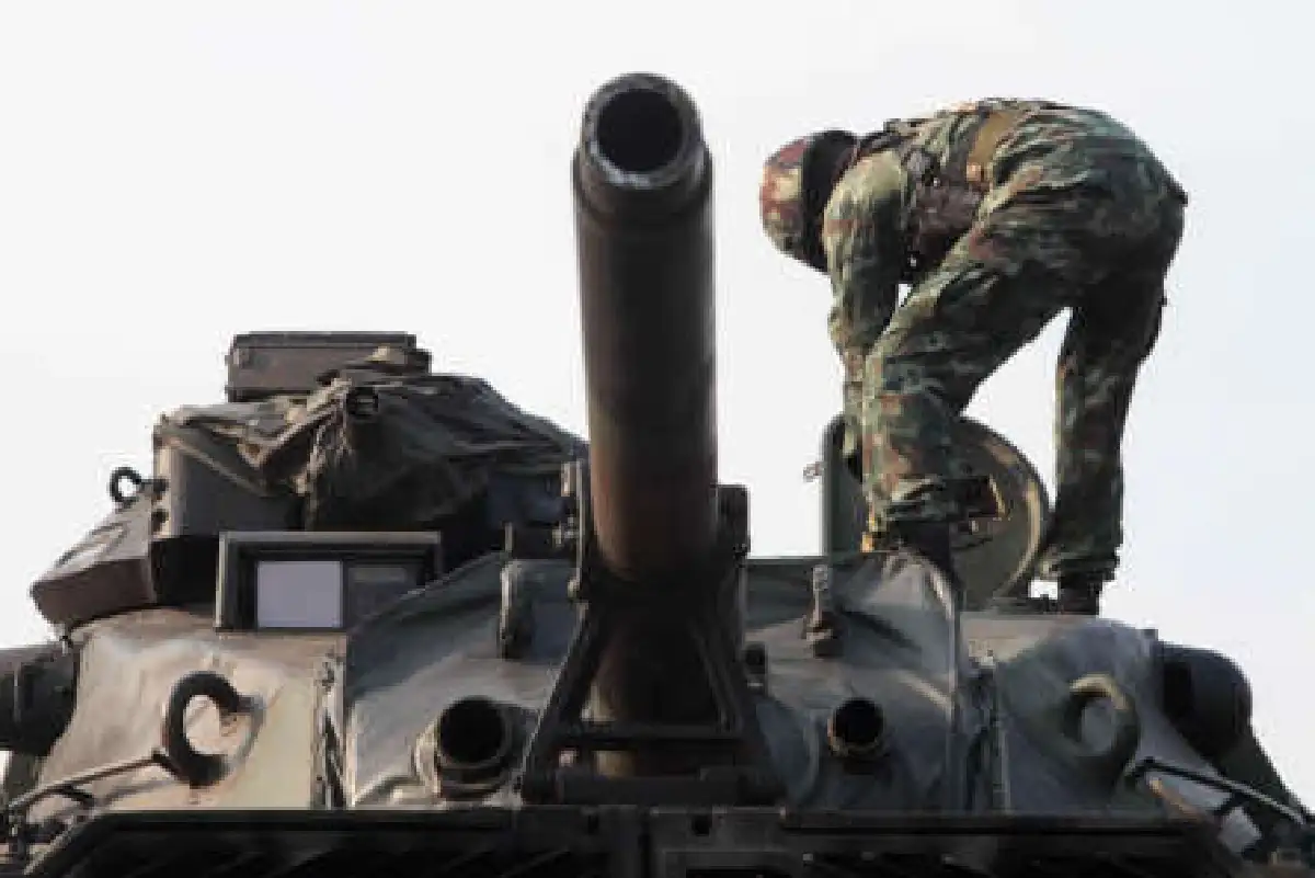 ไทยเสริมรถถังปรามเขมร