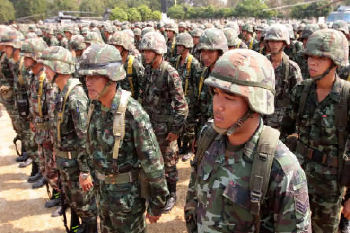 ไทยเสริมรถถังปรามเขมร