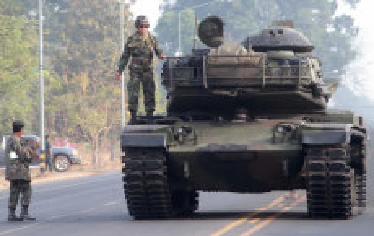 ไทยเสริมรถถังปรามเขมร