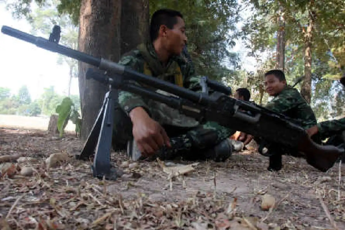 ไทยเสริมรถถังปรามเขมร