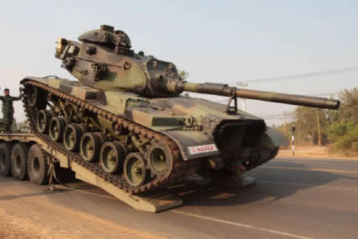 ไทยเสริมรถถังปรามเขมร