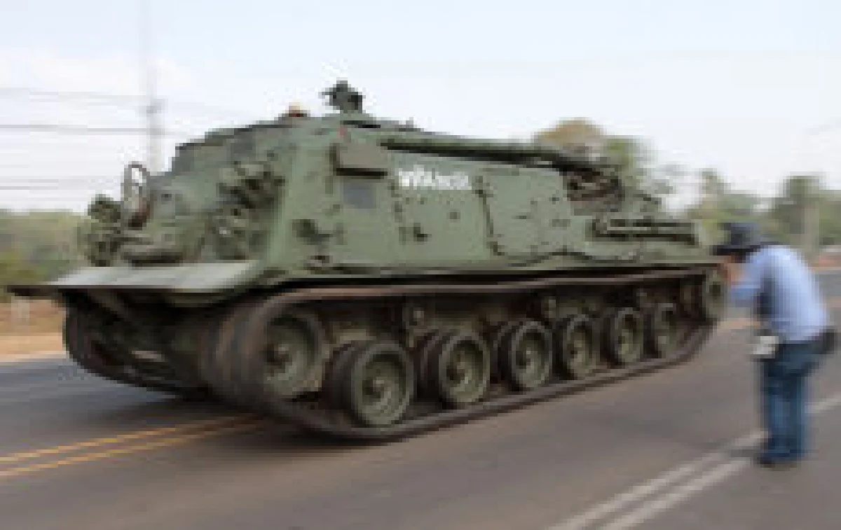 ไทยเสริมรถถังปรามเขมร