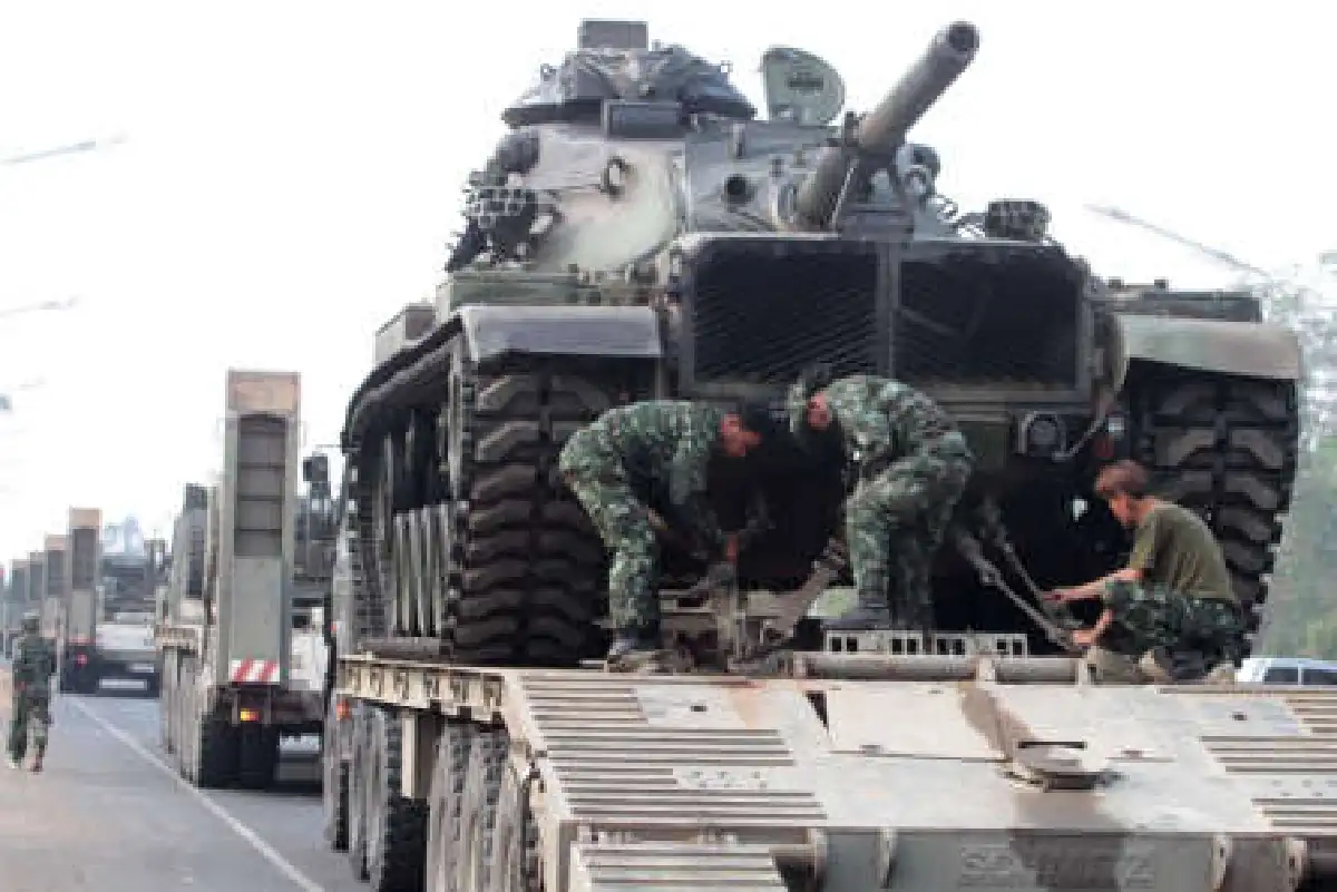 ไทยเสริมรถถังปรามเขมร