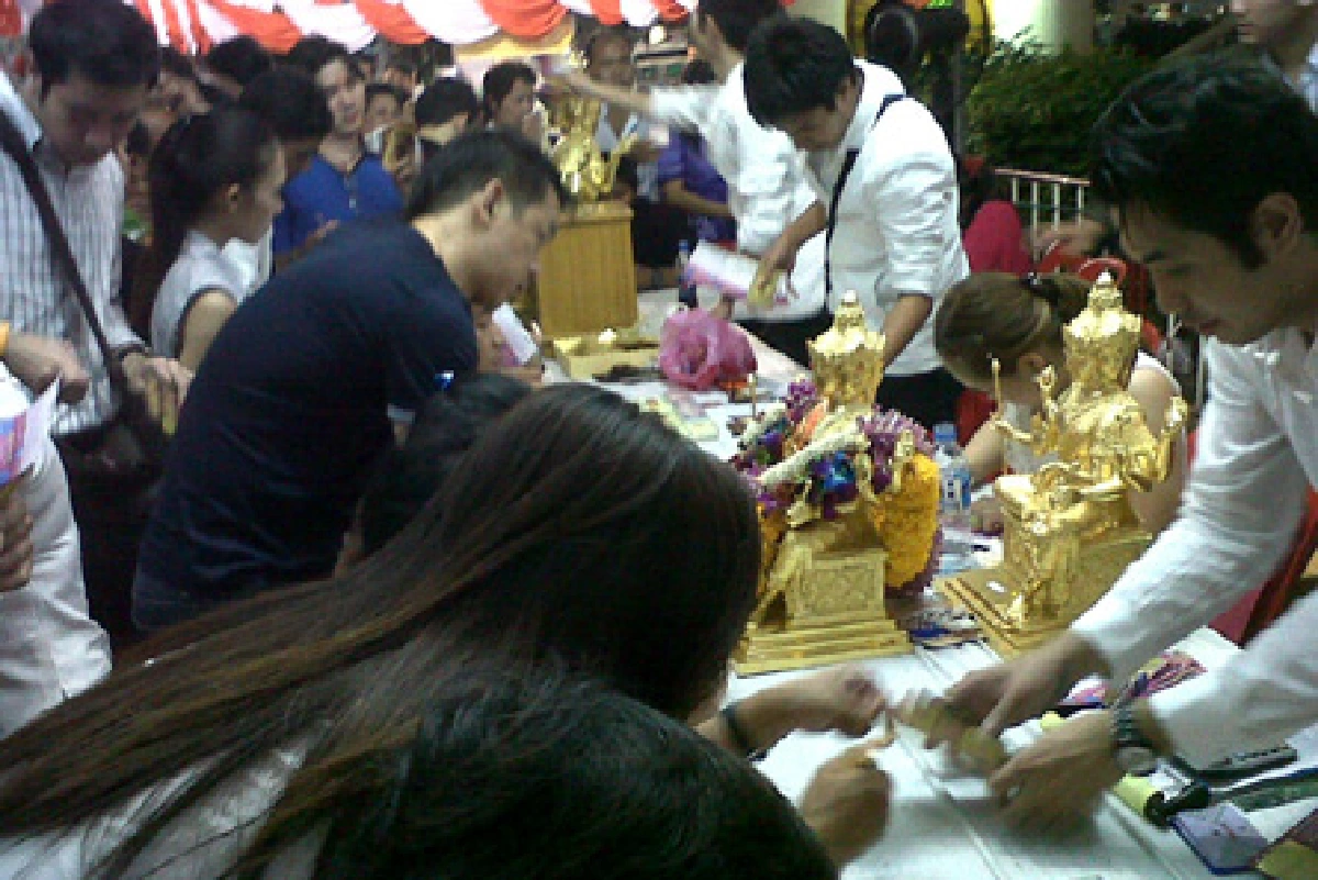 แห่ร่วมงานเททองพระพรหมฯ