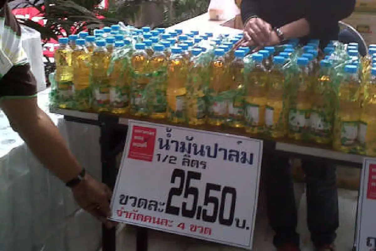 พท.เปิดตลาดนัดปาล์ม-ไข่ราคาถูก