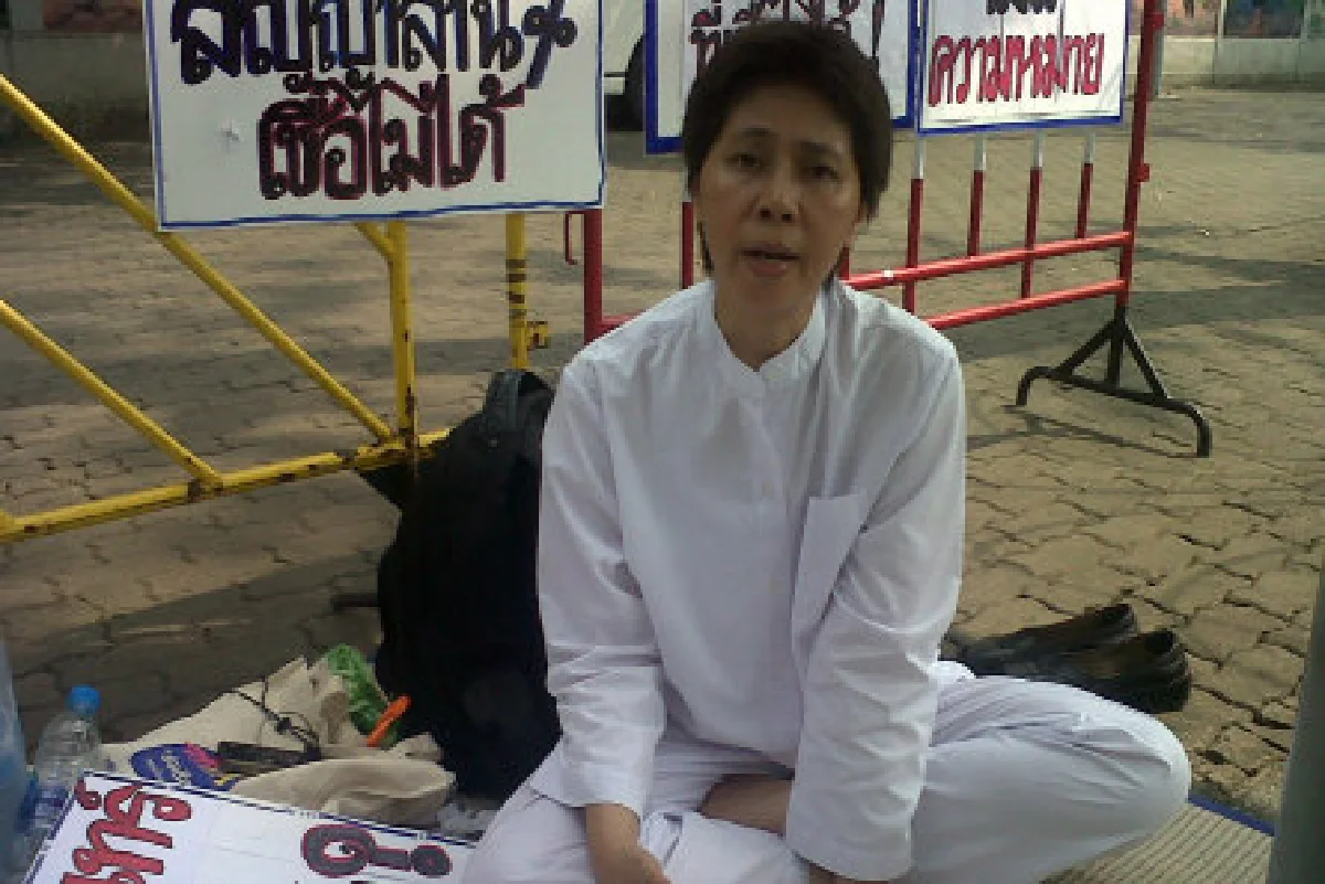 ปรียนันท์ปักหลักหน้ารัฐสภา