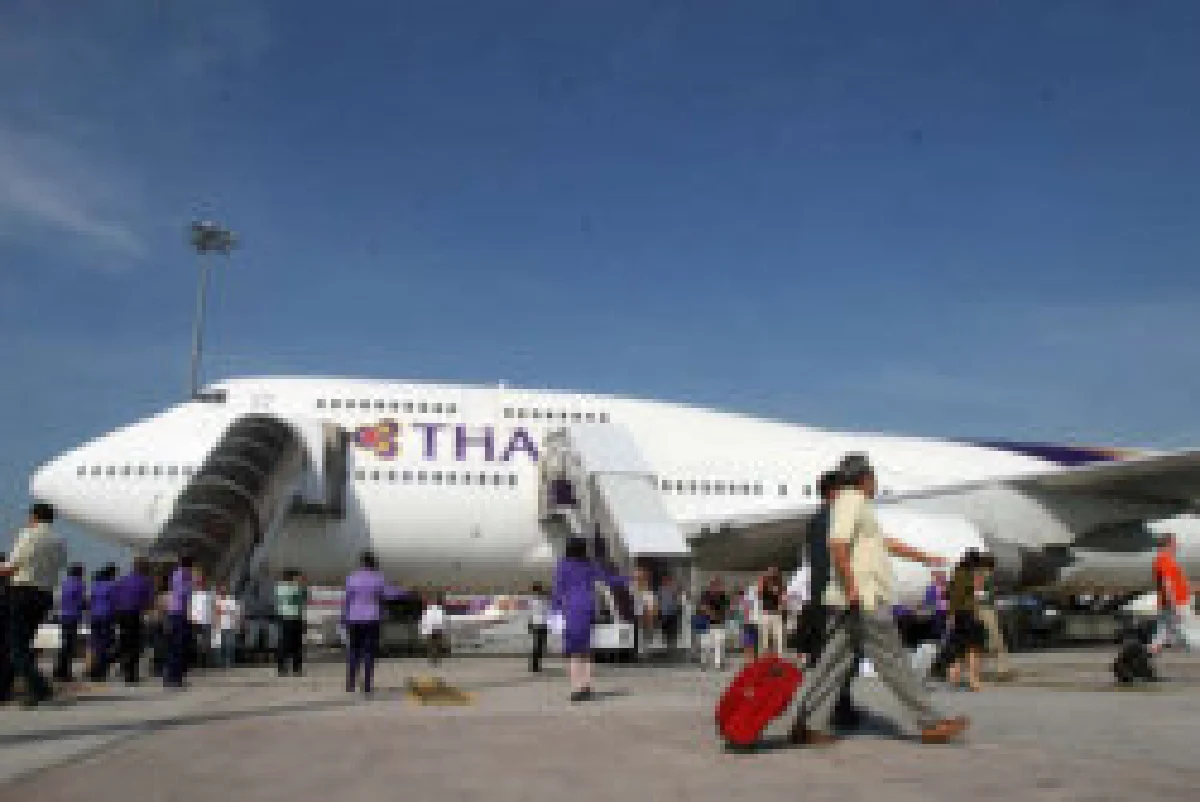 แอร์-สจ๊วตบินไทยโวยถูกบีบลดรอบเอว