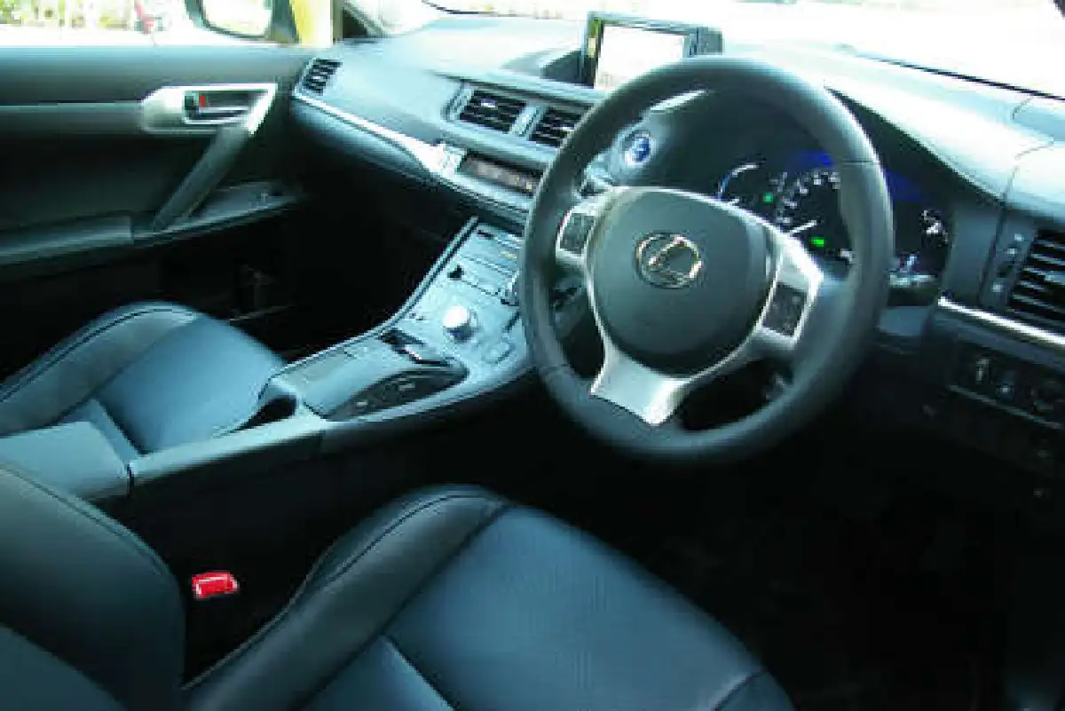 ลองขับ : เลกซัส CT 200 h หล่อเล็ก หัวใจ ไฮบริด