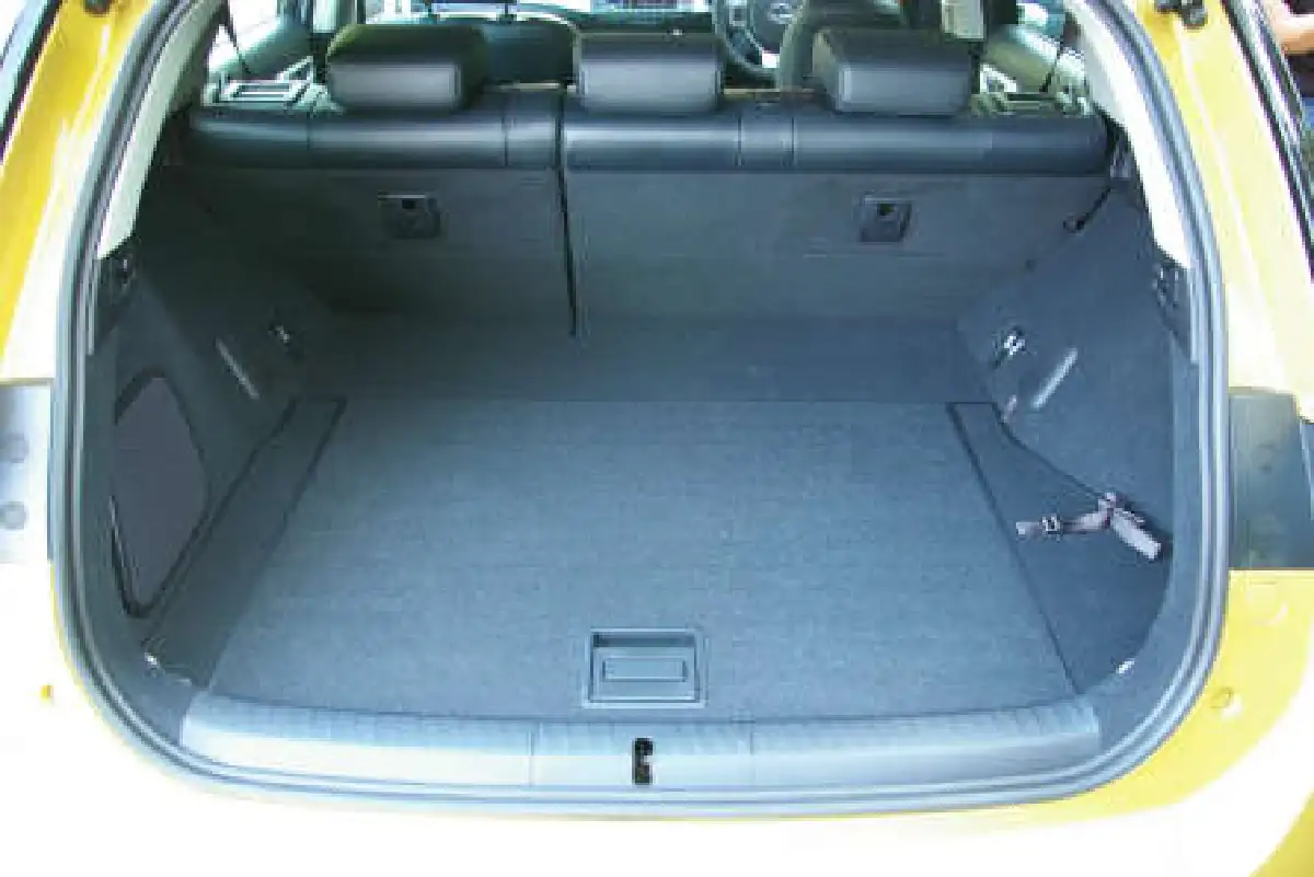 ลองขับ : เลกซัส CT 200 h หล่อเล็ก หัวใจ ไฮบริด