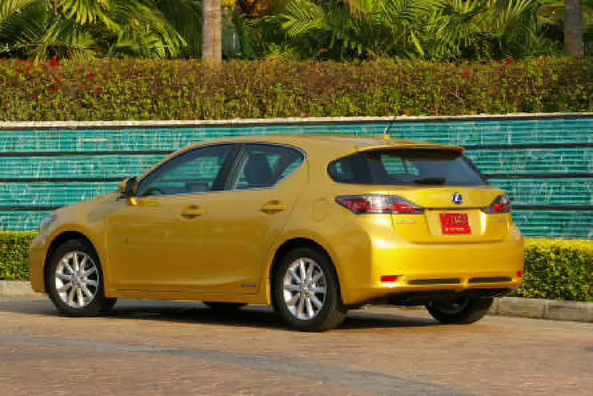 ลองขับ : เลกซัส CT 200 h หล่อเล็ก หัวใจ ไฮบริด