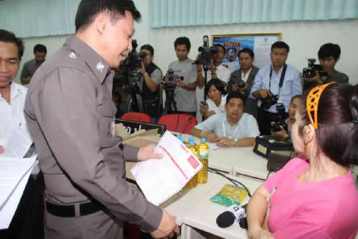 ตร.ลุยจับผู้ค้าขายปาล์มเกินราคา