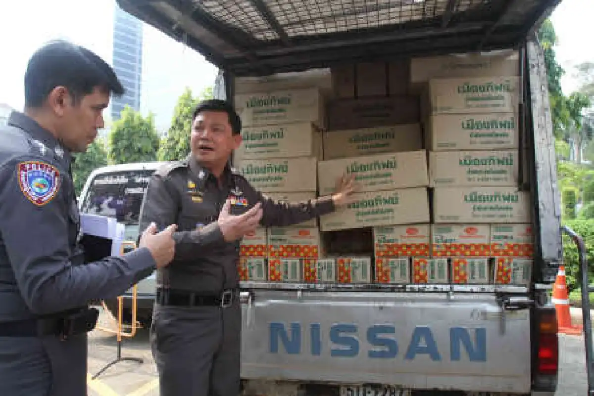 ตร.ลุยจับผู้ค้าขายปาล์มเกินราคา