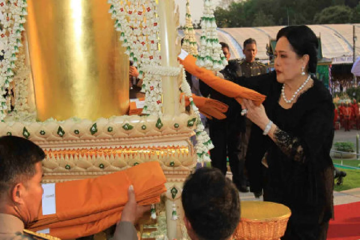 ชาวพุทธหลั่งไหลพิธีพระราชทานเพลิงหลวงตามหาบัว