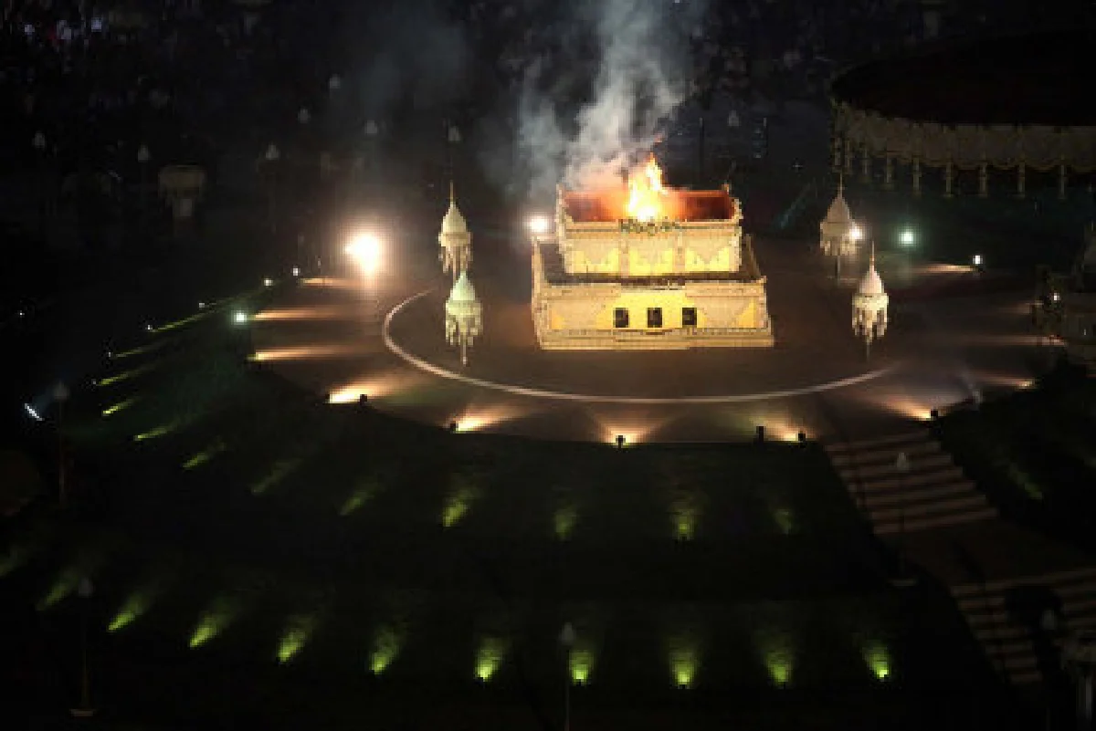 ชาวพุทธหลั่งไหลพิธีพระราชทานเพลิงหลวงตามหาบัว