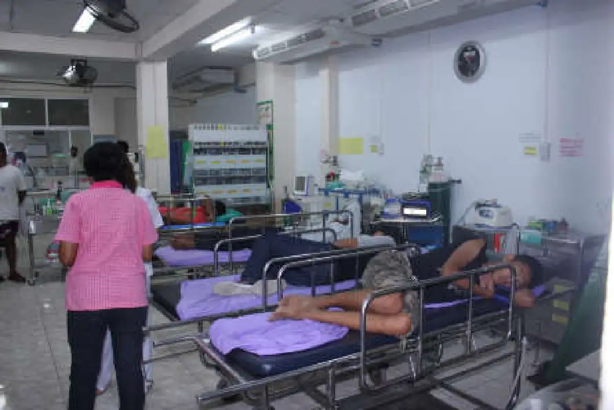 หามส่งนร.20คนรักษาด่วนอาหารเป็นพิษ