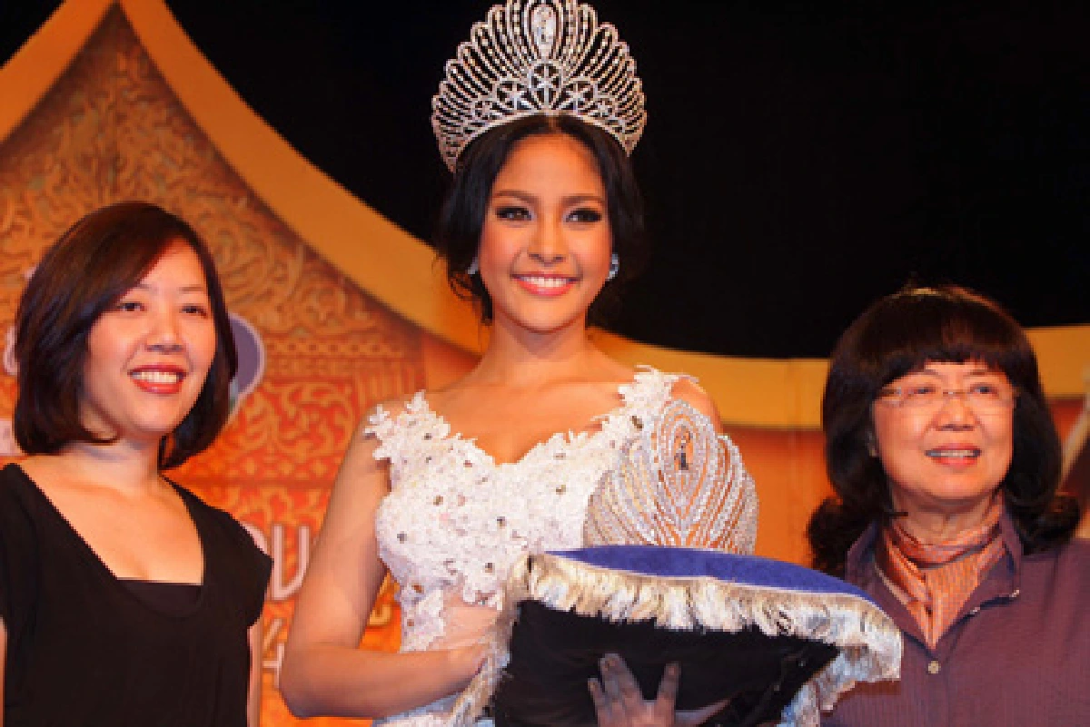 เผยโฉมมงกุฎมิสไทยแลนด์ยูนิเวิร์สกว่า4แสน