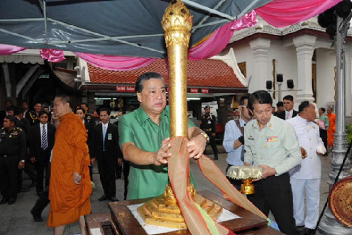 ประวิตร-สุขุมพันธุ์ร่วมทำบุญเมือง