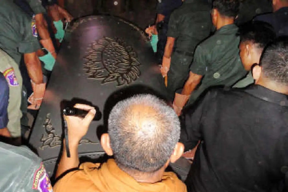 เก็บอัฐิธาตุหลวงตาบัว