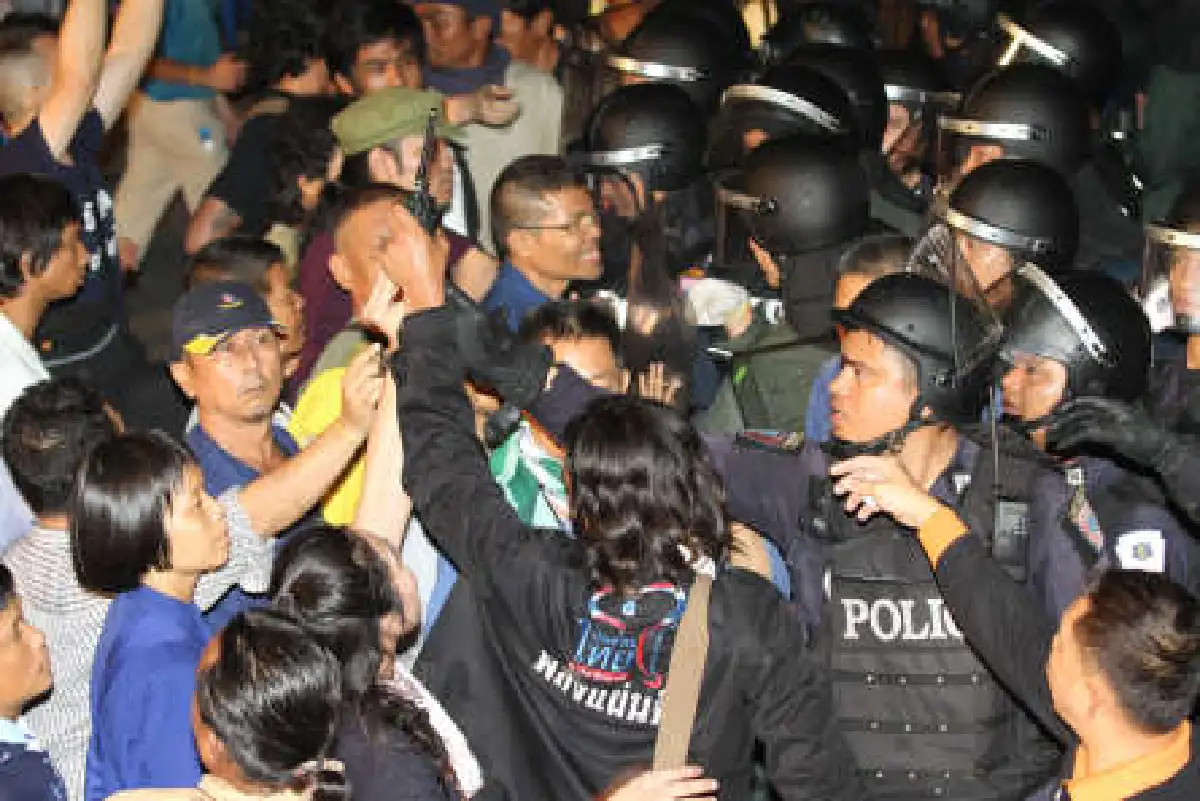 ตร.หนักใจพธม.เมินเปิดจราจร