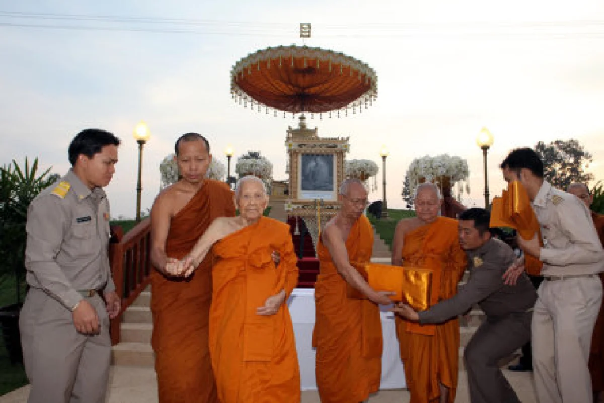 เก็บอัฐิธาตุหลวงตาบัว