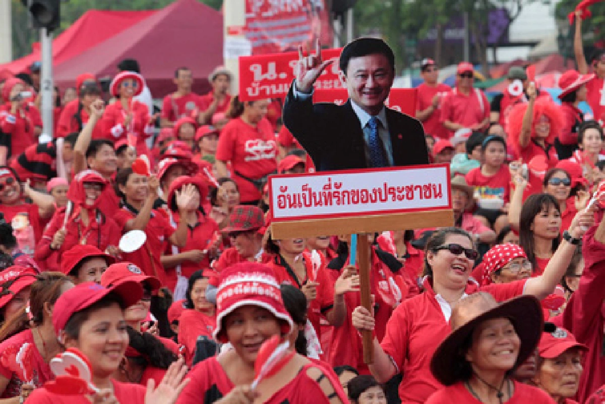 ทักษิณอ้อนแดงพากลับบ้าน