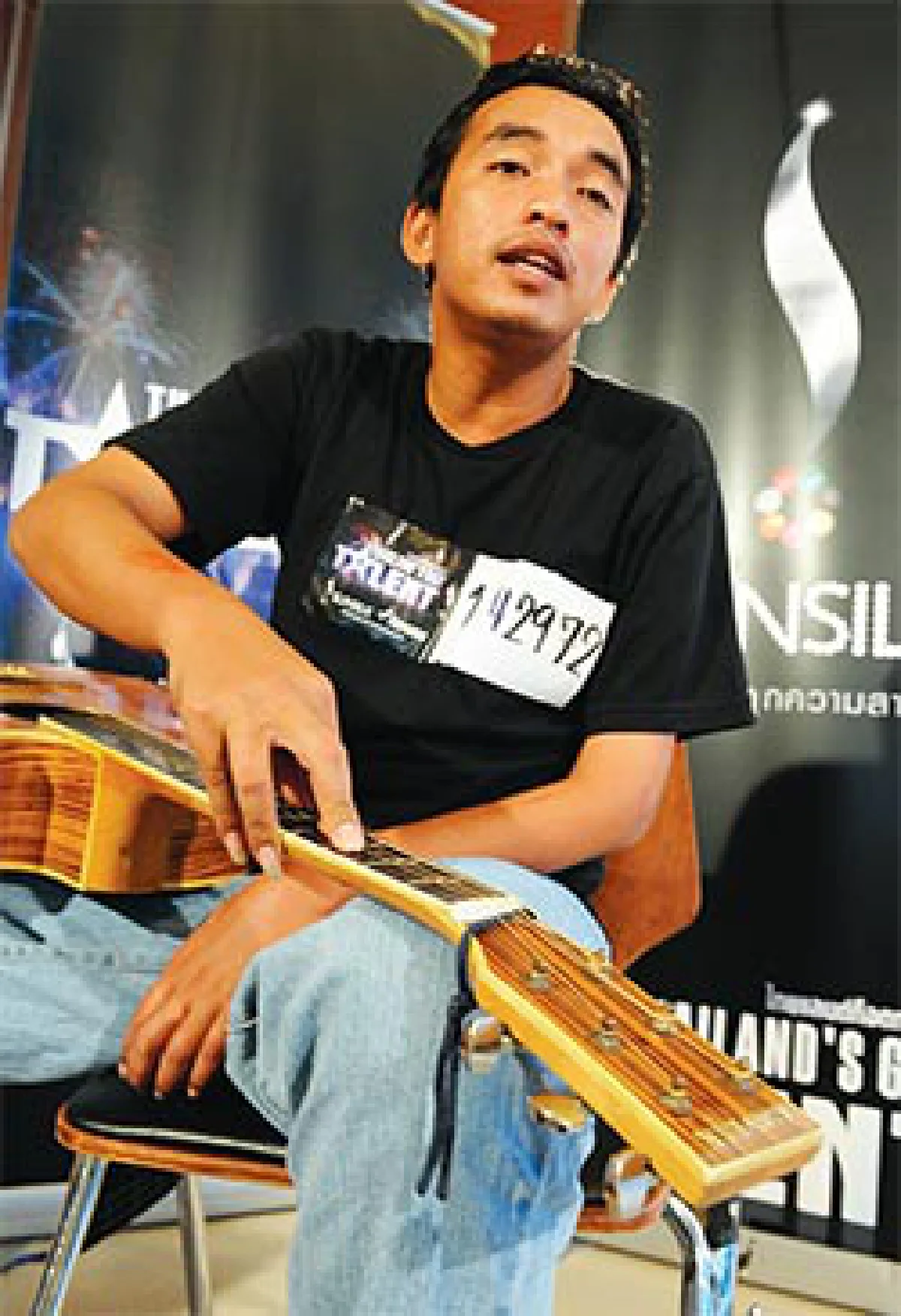 แขนพิการ แต่ใจสู้เกินร้อย