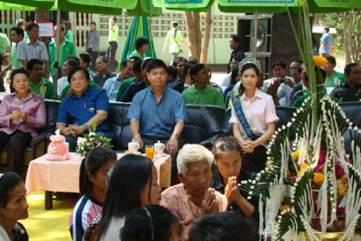 นส.ไทยร่วมทำบุญให้เหยื่อไทยปะทะเขมร