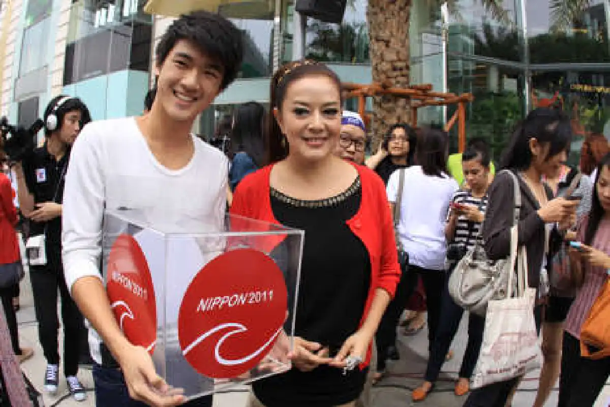 ดารา-นักแสดงร่วมรับบริจาคเงินช่วยญี่ปุ่น