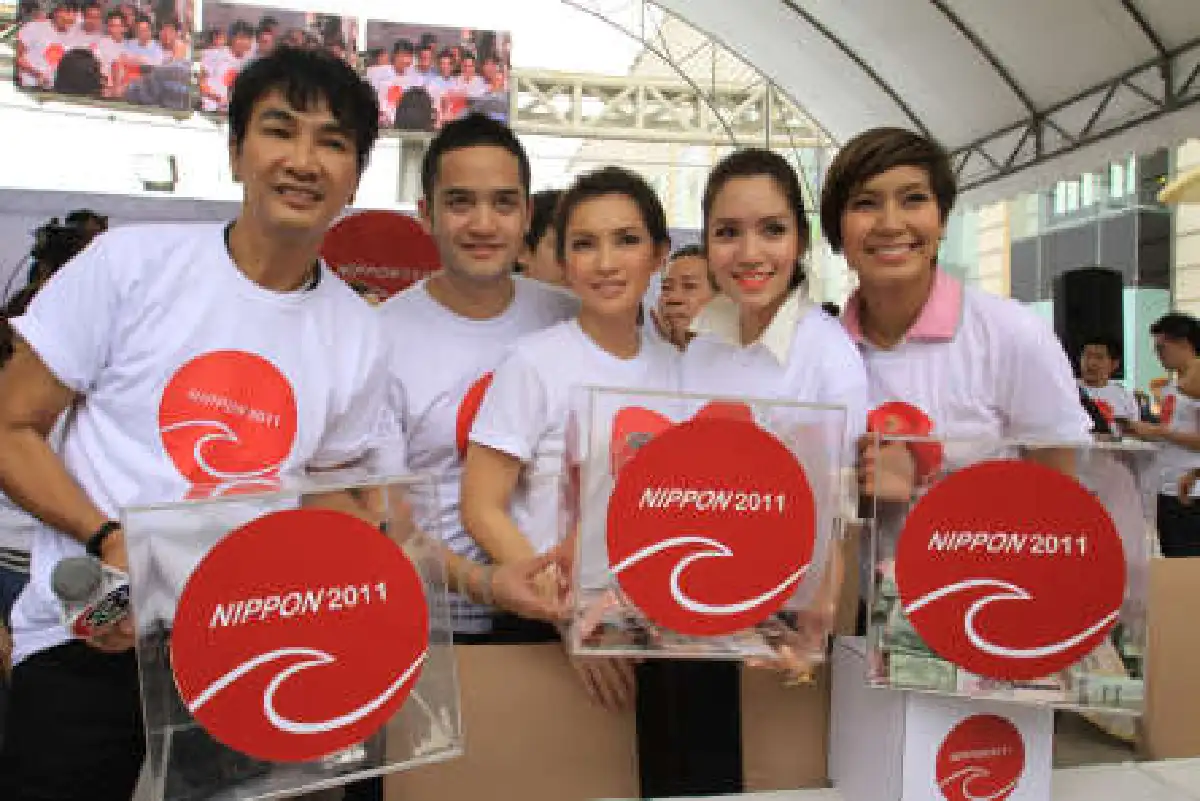 ดารา-นักแสดงร่วมรับบริจาคเงินช่วยญี่ปุ่น