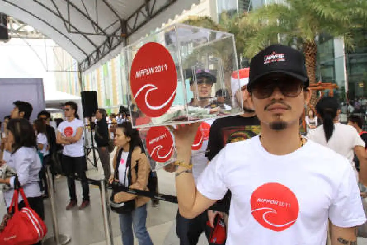 ดารา-นักแสดงร่วมรับบริจาคเงินช่วยญี่ปุ่น