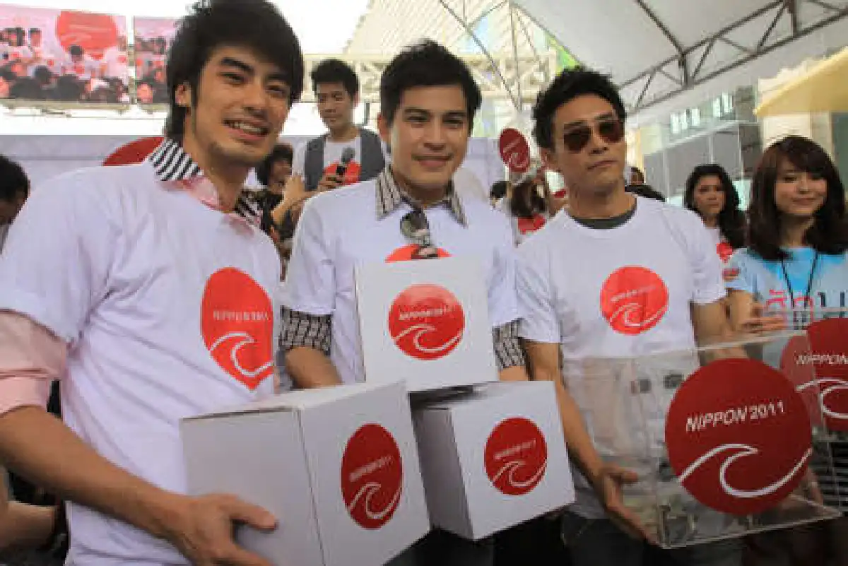 ดารา-นักแสดงร่วมรับบริจาคเงินช่วยญี่ปุ่น