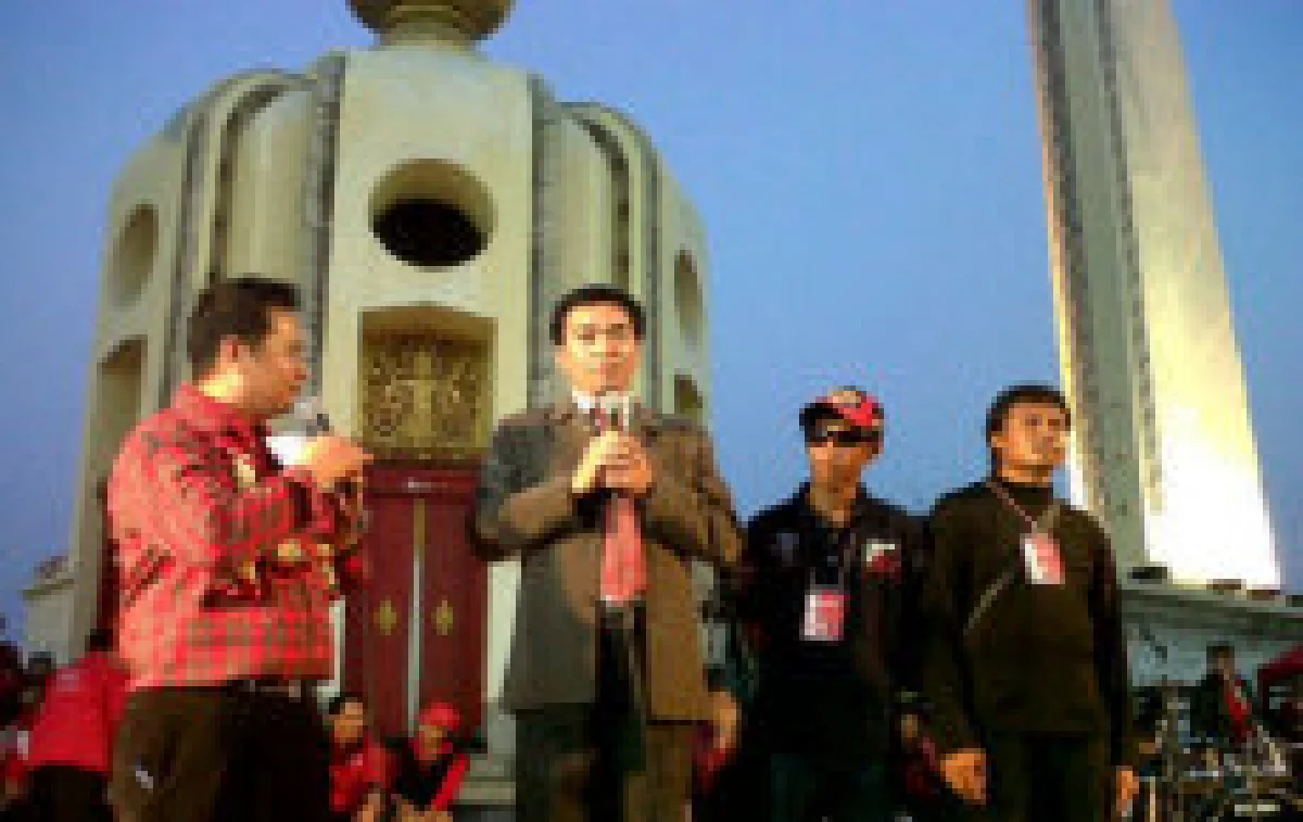 สภาโจ๊กปัดเอี่ยวมาร์คปลอมขึ้นเวทีแดง