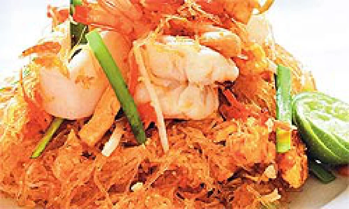 ผัดไทย-พันโคม