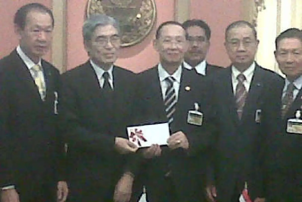 วุฒิสภามอบ6แสนซับน้ำตาสึนามิญี่ปุ่น